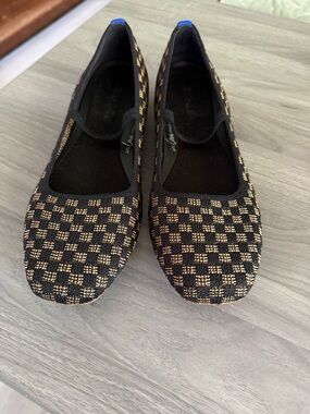 Women’s Rothy’s Max Square Mary Jane ballet flats - Black and Tan - size 10.5
